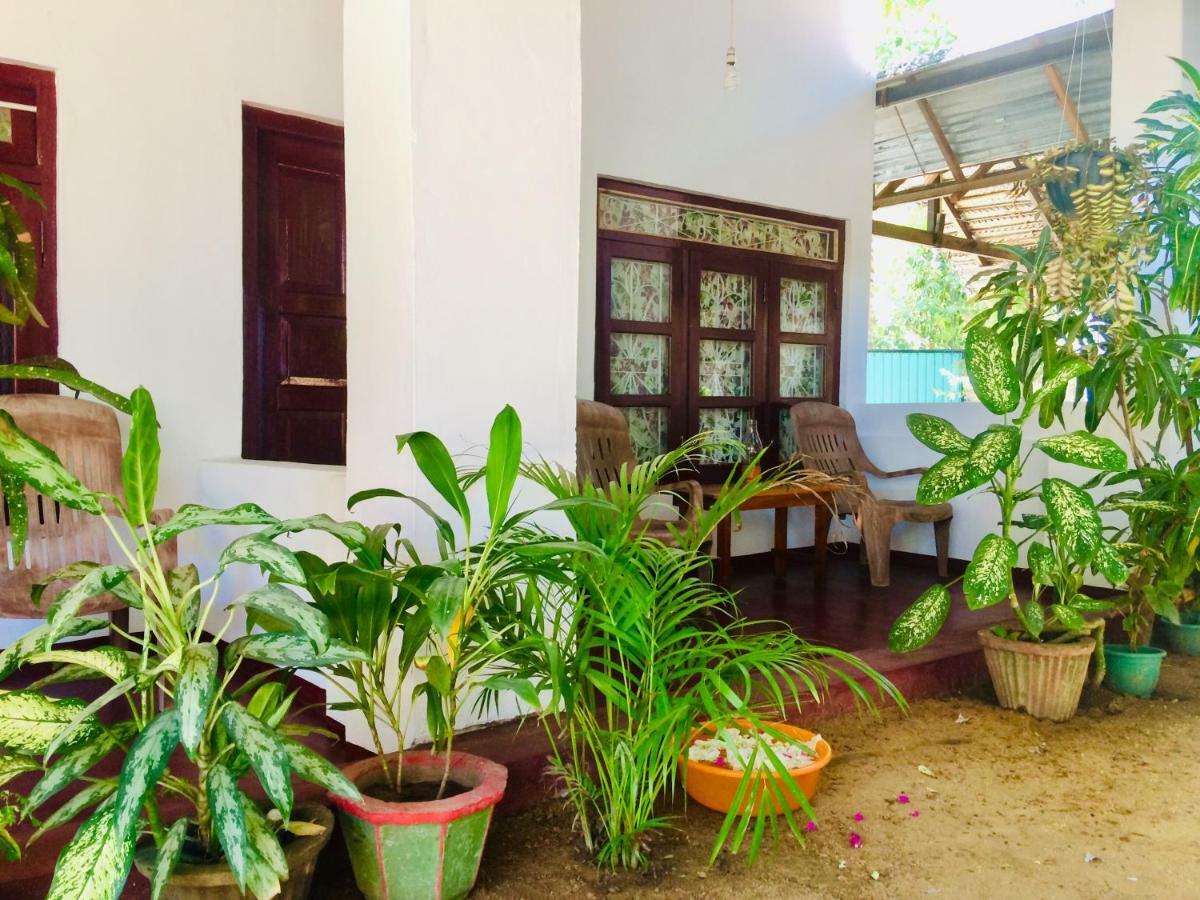 Tropicana Home Stay Arugam Bay Esterno foto