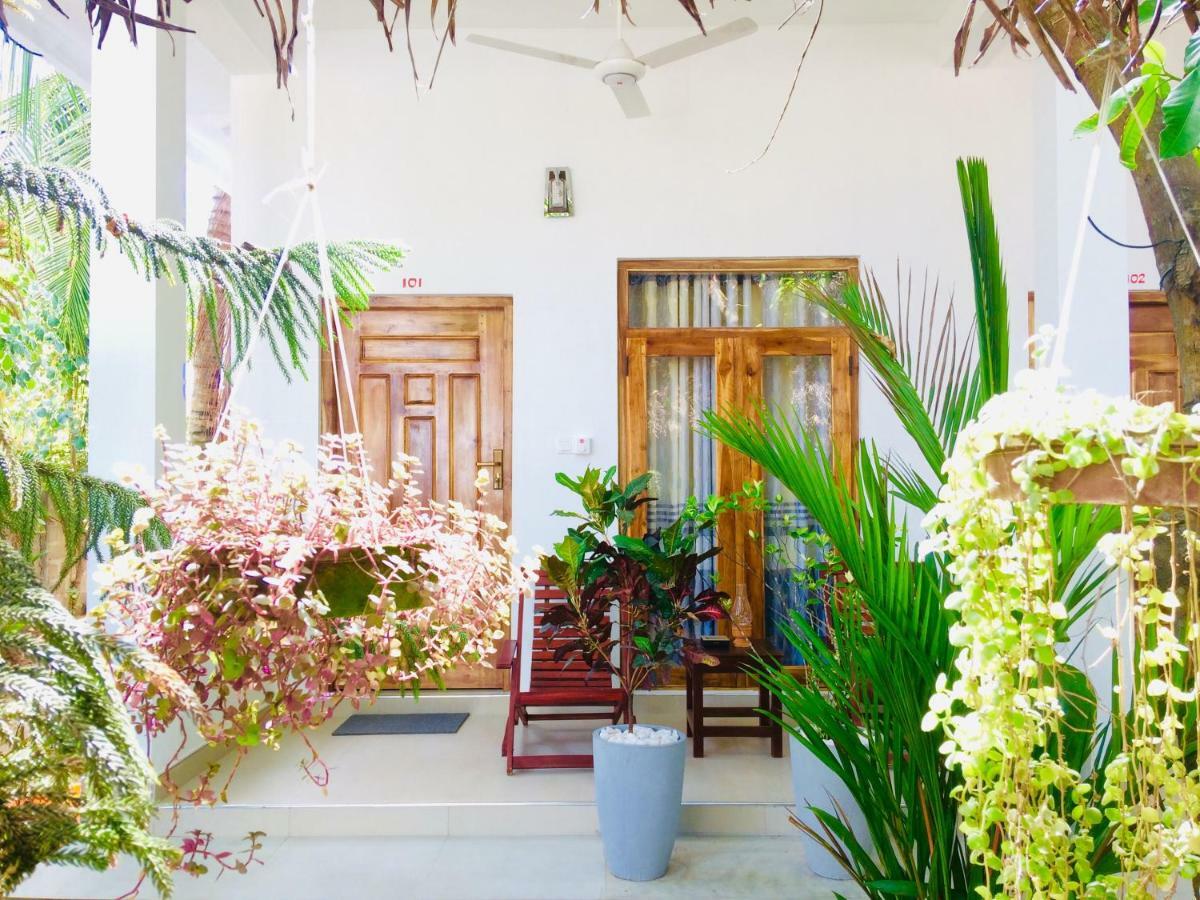 Tropicana Home Stay Arugam Bay Esterno foto
